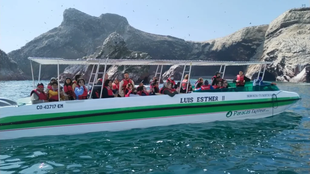 bote_en_reserva_de_paracas, ISLAS BALLESTAS