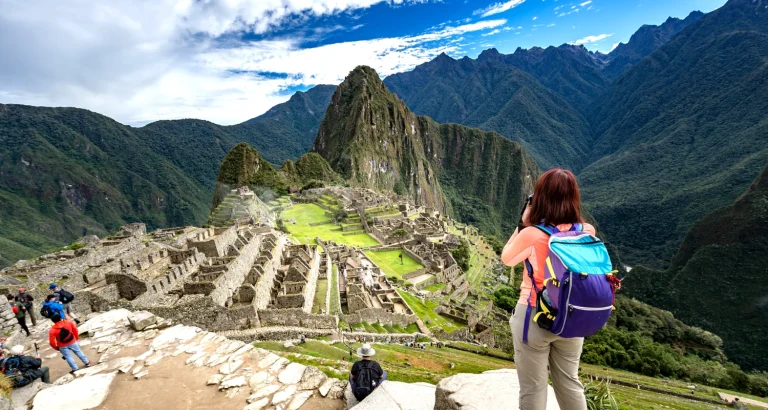 Turista Fotografiando Machu Picchu