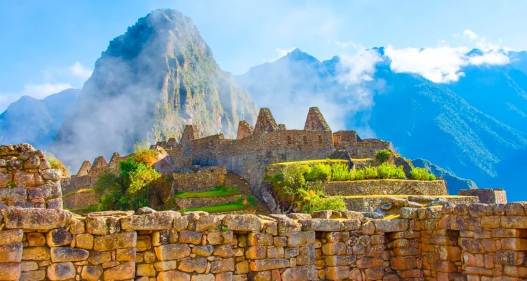 Neblina en Machu Picchu